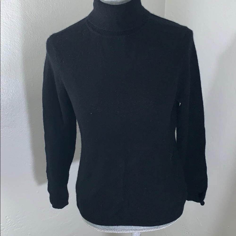 %100 Cashmere turtle neck sweater petite Medium